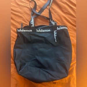 Lululemon logo strap tote bag